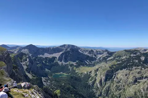 Pogled sa planine na dolinu